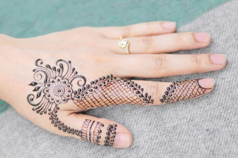 تصویر 2 از حنا هندی قیفی آماده استفاده برای طراحی و زیبایی پوست